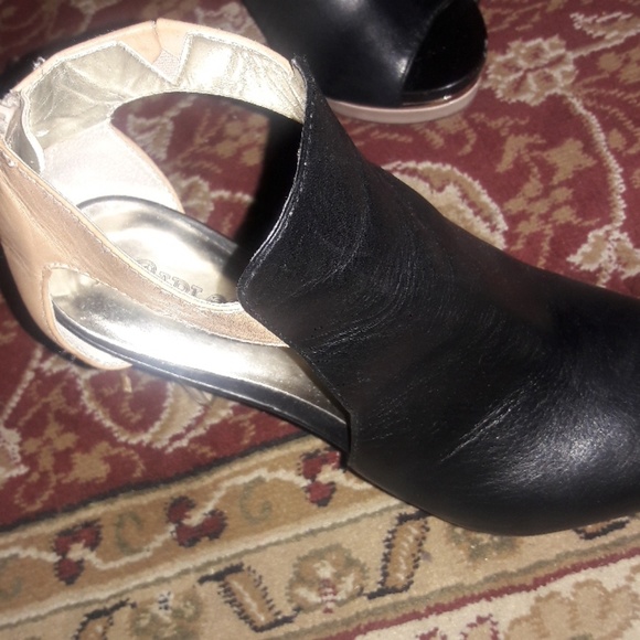 Carlos by Carlos Santana greyson peep-toe shooties - Picture 2 of 4